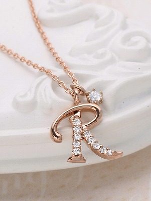 イニシャルネックレス