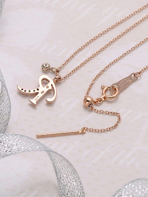 イニシャルネックレス