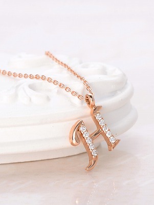 ピンクゴールドネックレス