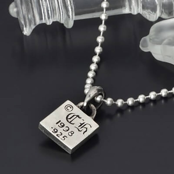 シルバーネックレス Framed CH Plud Charm
