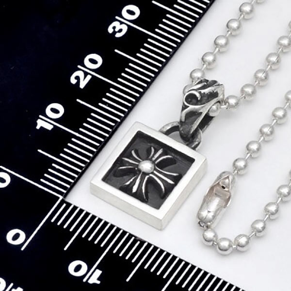 シルバーネックレス Framed CH Plud Charm