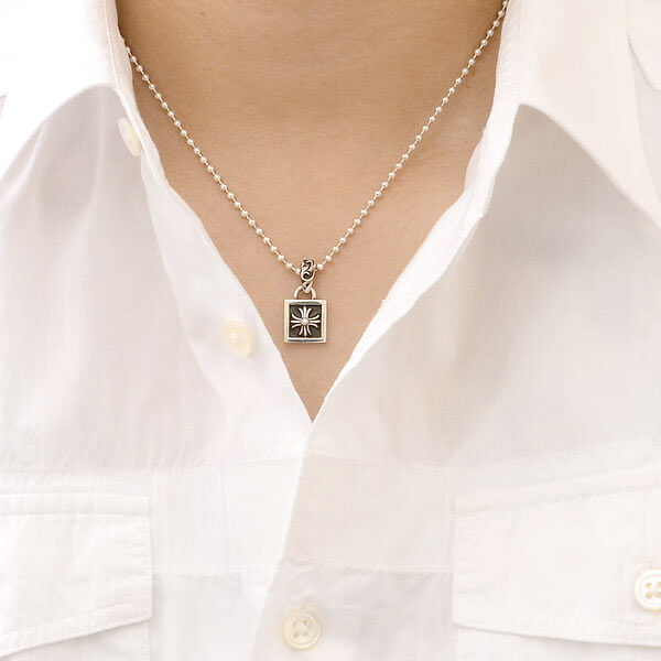 シルバーネックレス Framed CH Plud Charm