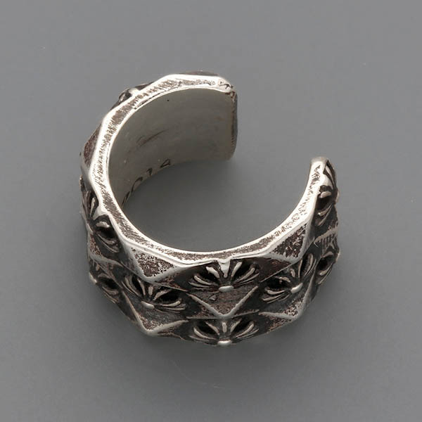 ピラミッド プラス イヤーカフ Cuff Pyramid Plus