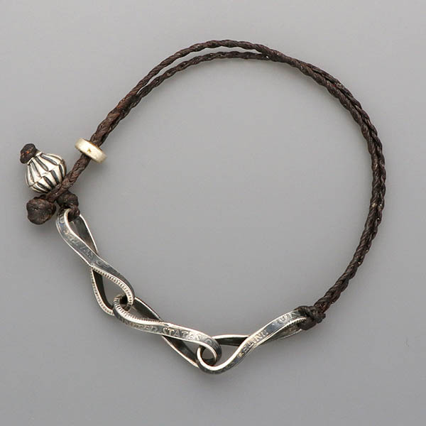 レザーブレスレット