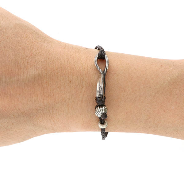 レザーブレスレット