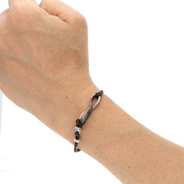 レザーブレスレット