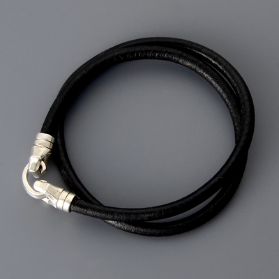 レザーブレスレット