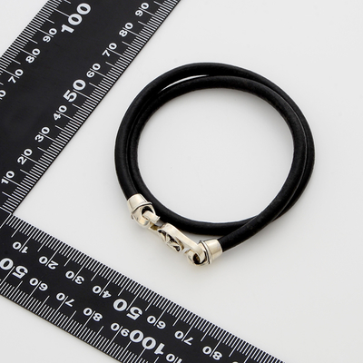 レザーブレスレット