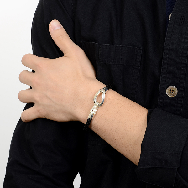 レザーブレスレット