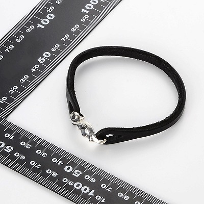 レザーブレスレット