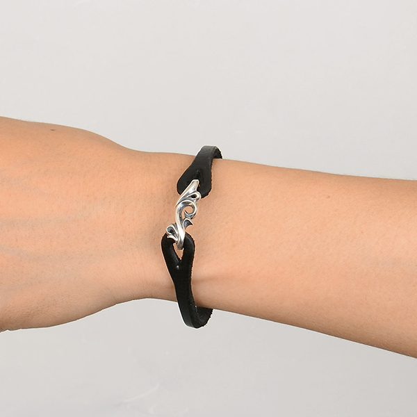 レザーブレスレット