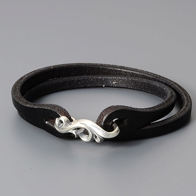 レザーブレスレット