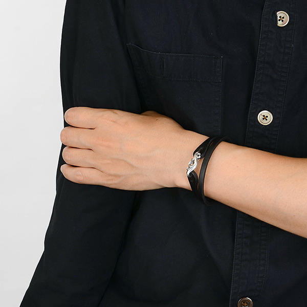 レザーブレスレット