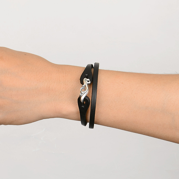 レザーブレスレット