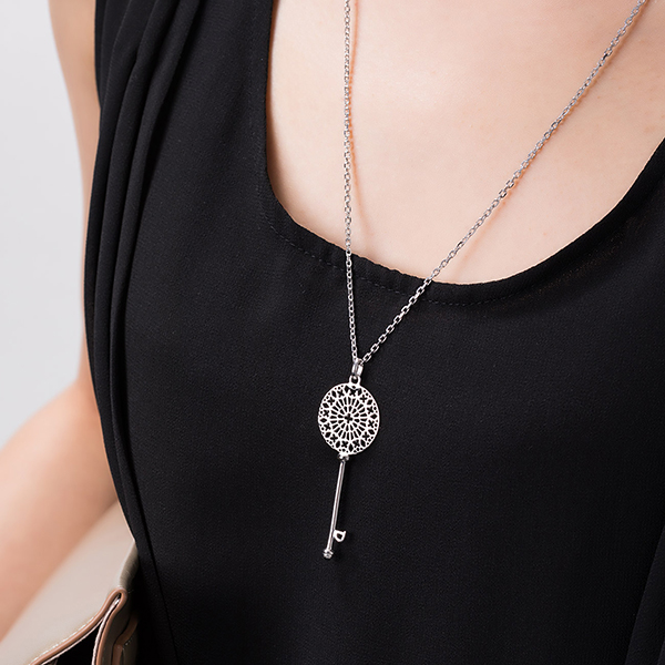 シルバーネックレス