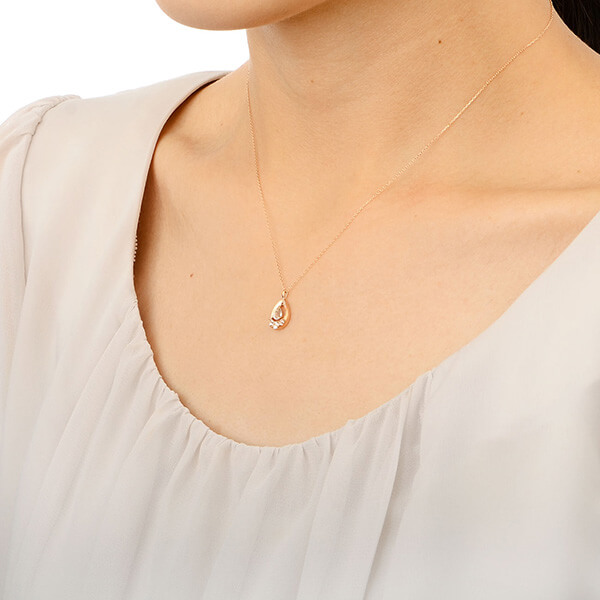 ピンクゴールドネックレス