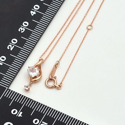 ピンクゴールドネックレス