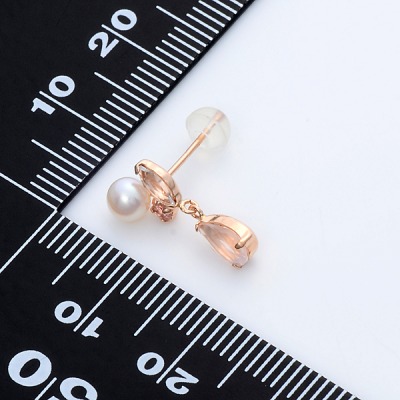 ピンクゴールドピアス