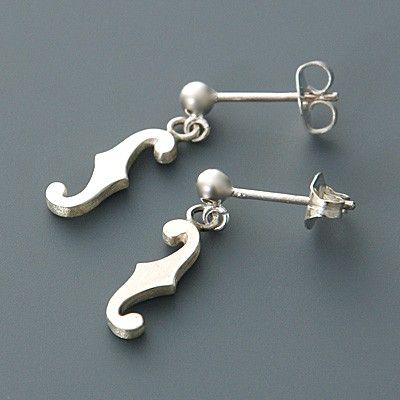 シルバースタッドピアス