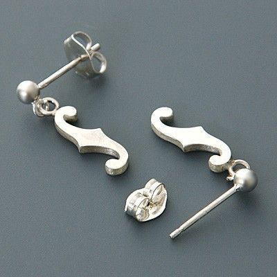 シルバースタッドピアス