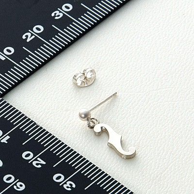 シルバースタッドピアス