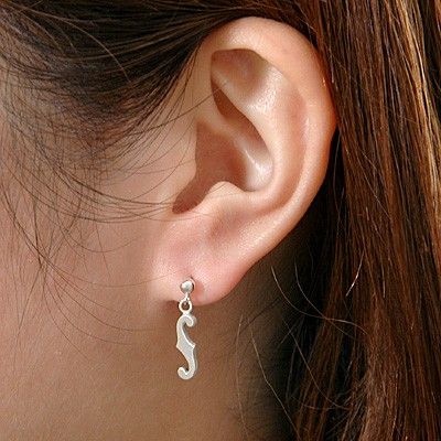 シルバースタッドピアス