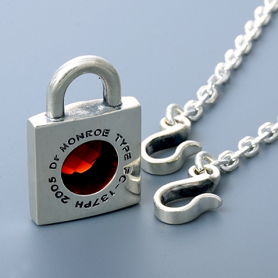 シルバーネックレス