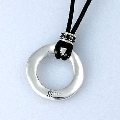 レザーネックレス