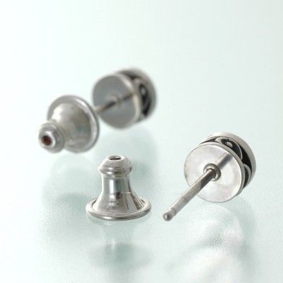 シルバースタッドピアス