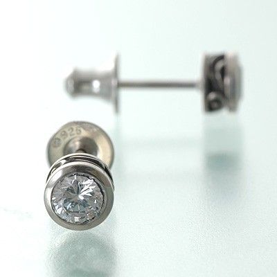 シルバースタッドピアス