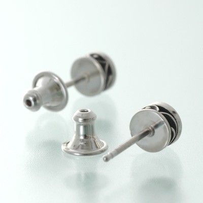 シルバースタッドピアス