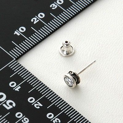 シルバースタッドピアス