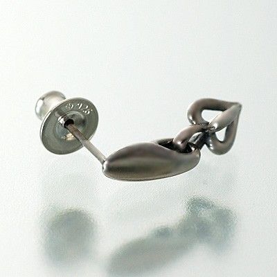 シルバースタッドピアス