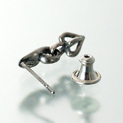 シルバースタッドピアス