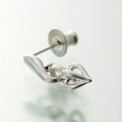 シルバースタッドピアス