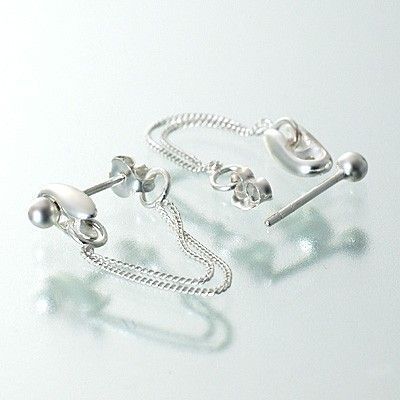 シルバースタッドピアス