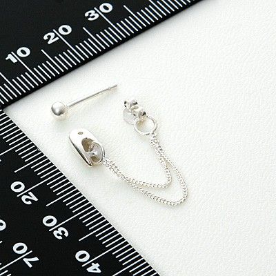 シルバースタッドピアス