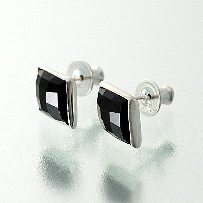 シルバースタッドピアス