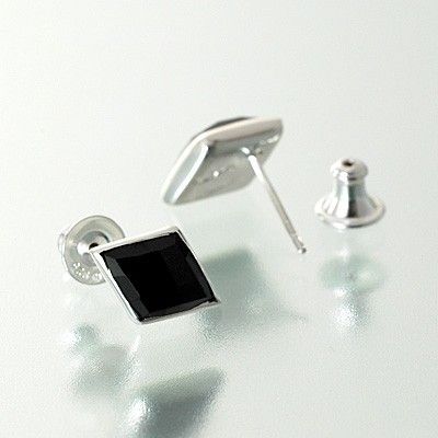 シルバースタッドピアス