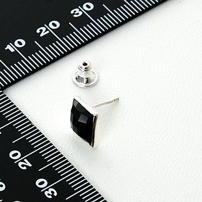 シルバースタッドピアス