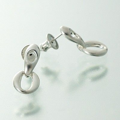 シルバースタッドピアス