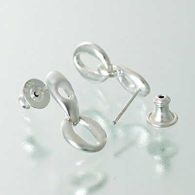 シルバースタッドピアス