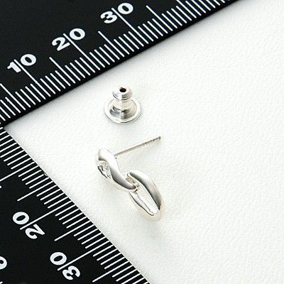 シルバースタッドピアス