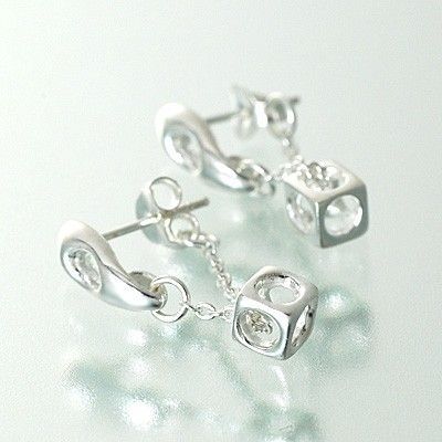 シルバースタッドピアス