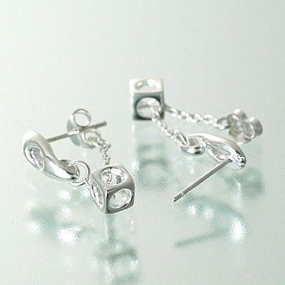 シルバースタッドピアス