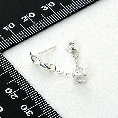 シルバースタッドピアス