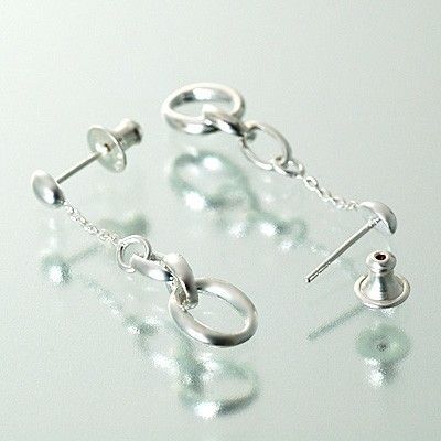 シルバースタッドピアス