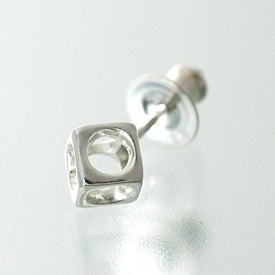 シルバースタッドピアス