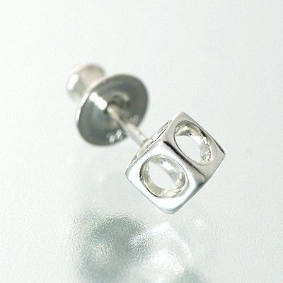 シルバースタッドピアス