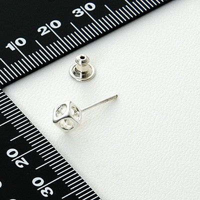 シルバースタッドピアス